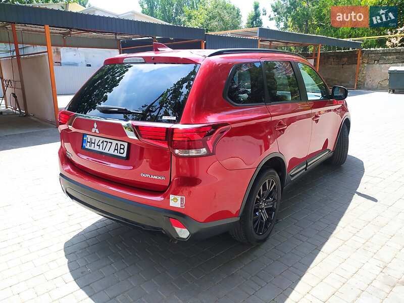 Внедорожник / Кроссовер Mitsubishi Outlander 2017 в Одессе