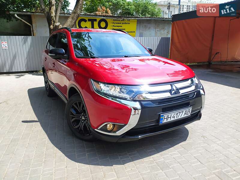 Внедорожник / Кроссовер Mitsubishi Outlander 2017 в Одессе