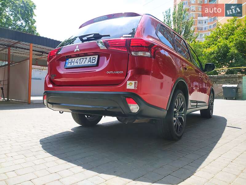 Внедорожник / Кроссовер Mitsubishi Outlander 2017 в Одессе