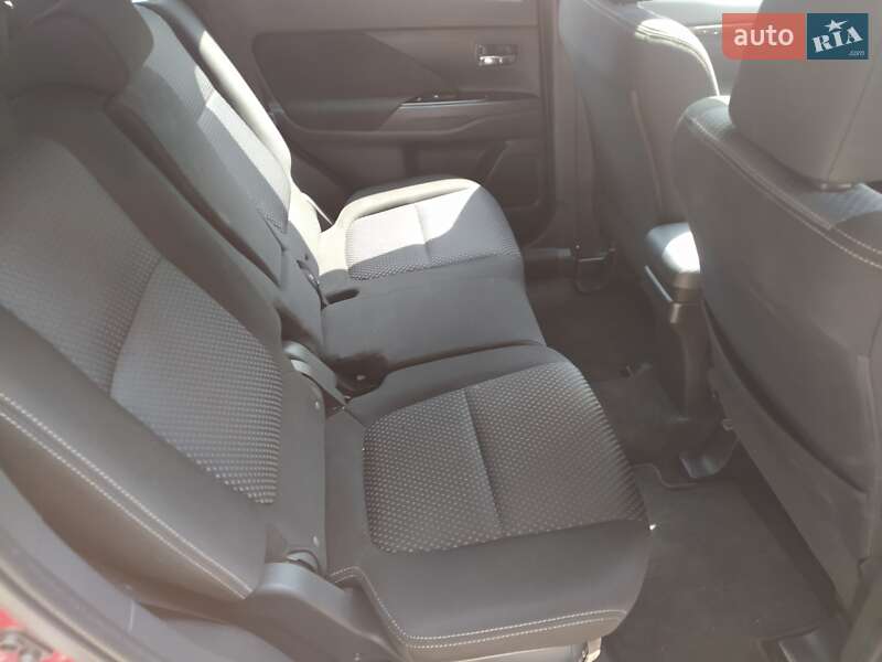 Внедорожник / Кроссовер Mitsubishi Outlander 2017 в Одессе