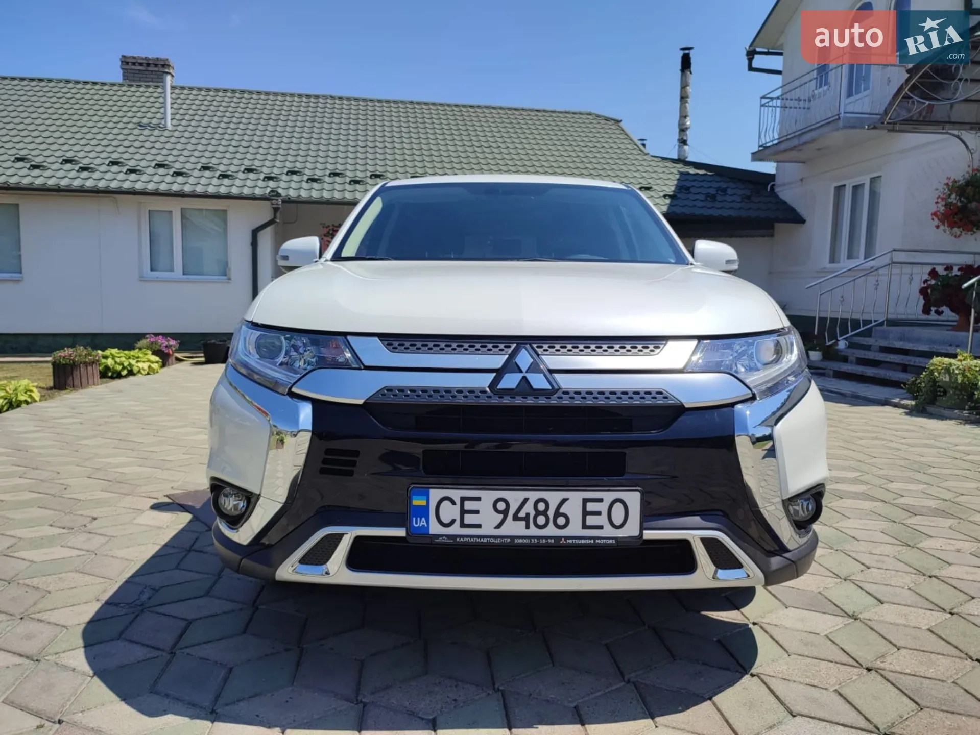2021 Mitsubishi Outlander - фото 1