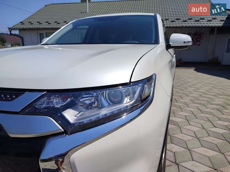 Внедорожник / Кроссовер Mitsubishi Outlander 2021 в Черновцах