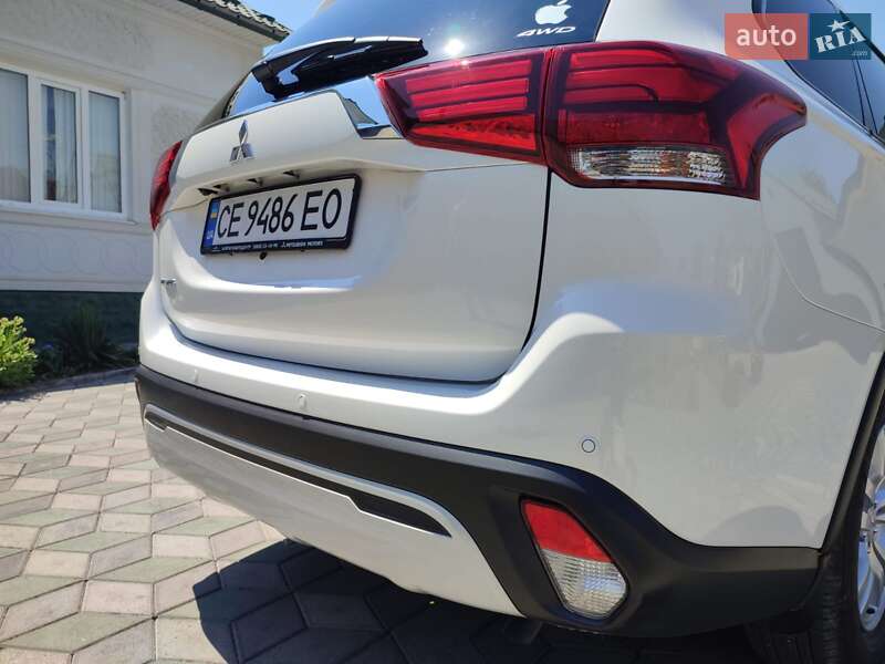 Внедорожник / Кроссовер Mitsubishi Outlander 2021 в Черновцах