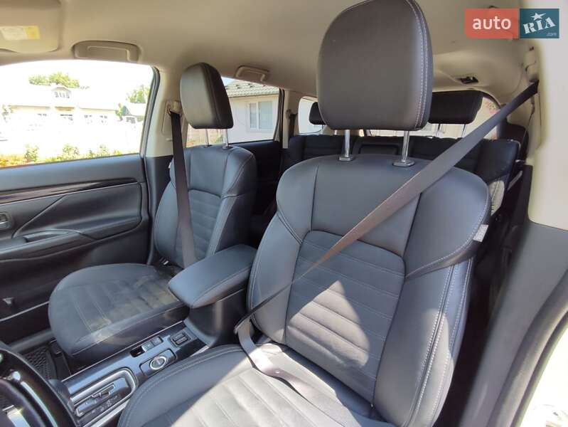 Внедорожник / Кроссовер Mitsubishi Outlander 2021 в Черновцах