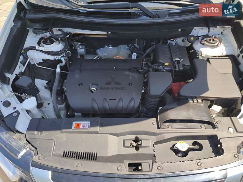 Внедорожник / Кроссовер Mitsubishi Outlander 2021 в Черновцах