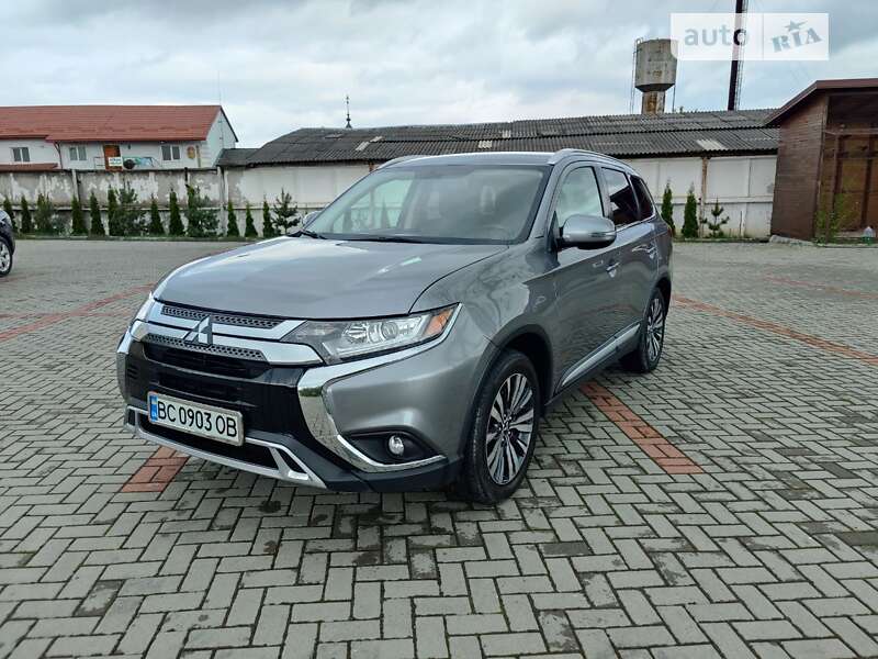 Внедорожник / Кроссовер Mitsubishi Outlander 2018 в Золочеве
