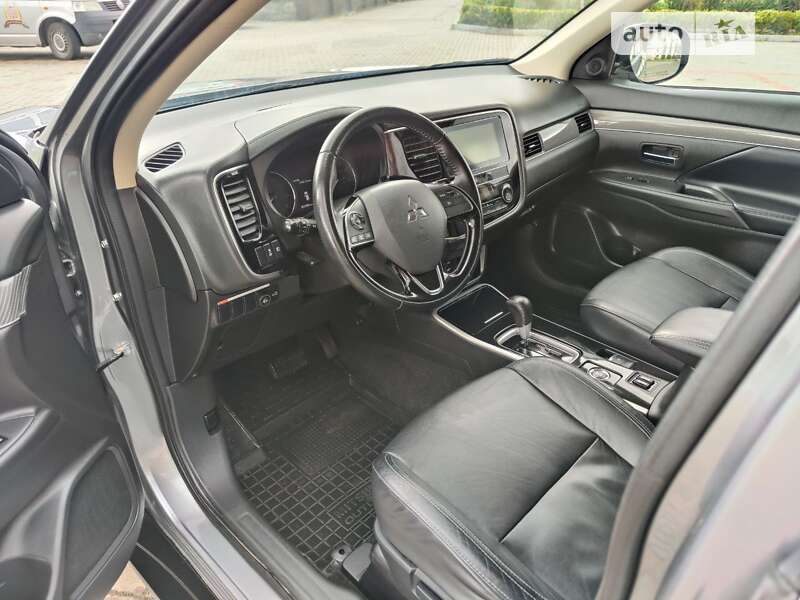 Внедорожник / Кроссовер Mitsubishi Outlander 2018 в Золочеве