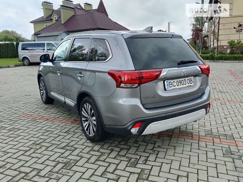 Внедорожник / Кроссовер Mitsubishi Outlander 2018 в Золочеве