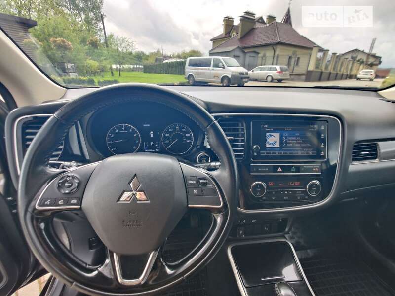 Внедорожник / Кроссовер Mitsubishi Outlander 2018 в Золочеве