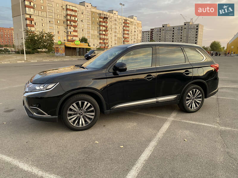 Внедорожник / Кроссовер Mitsubishi Outlander 2020 в Запорожье