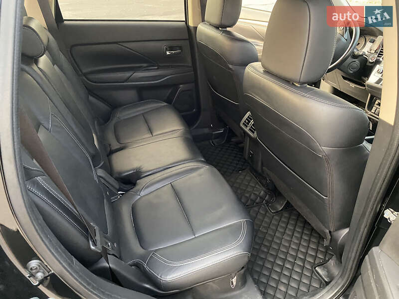 Внедорожник / Кроссовер Mitsubishi Outlander 2020 в Запорожье