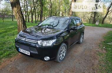 Позашляховик / Кросовер Mitsubishi Outlander 2014 в Львові