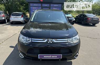 Внедорожник / Кроссовер Mitsubishi Outlander 2013 в 