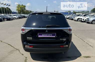 Внедорожник / Кроссовер Mitsubishi Outlander 2013 в 
