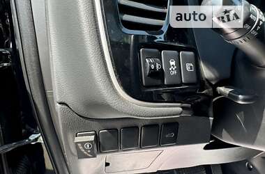 Внедорожник / Кроссовер Mitsubishi Outlander 2013 в 