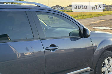 Внедорожник / Кроссовер Mitsubishi Outlander 2009 в 