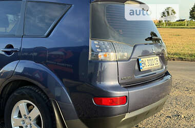 Внедорожник / Кроссовер Mitsubishi Outlander 2009 в 