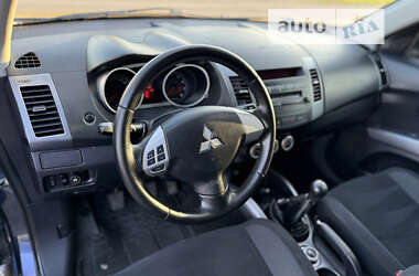 Внедорожник / Кроссовер Mitsubishi Outlander 2009 в 