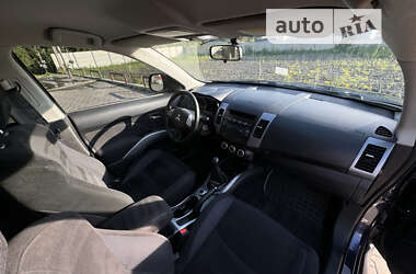 Внедорожник / Кроссовер Mitsubishi Outlander 2009 в 