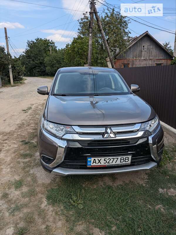 Позашляховик / Кросовер Mitsubishi Outlander 2017 в Івано-Франківську