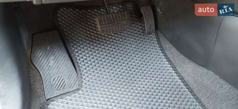 Внедорожник / Кроссовер Mitsubishi Outlander 2005 в Березовке фото 17 Внедорожник / Кроссовер Mitsubishi Outlander 2005 в Березовке