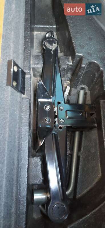 Внедорожник / Кроссовер Mitsubishi Outlander 2005 в Березовке фото 27 Внедорожник / Кроссовер Mitsubishi Outlander 2005 в Березовке