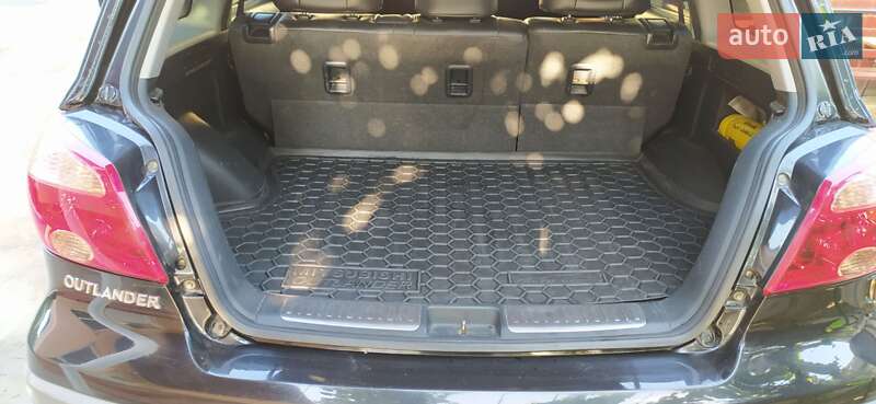 Внедорожник / Кроссовер Mitsubishi Outlander 2005 в Березовке фото 29 Внедорожник / Кроссовер Mitsubishi Outlander 2005 в Березовке
