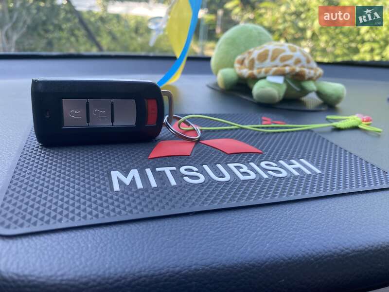 Позашляховик / Кросовер Mitsubishi Outlander 2018 в Житомирі