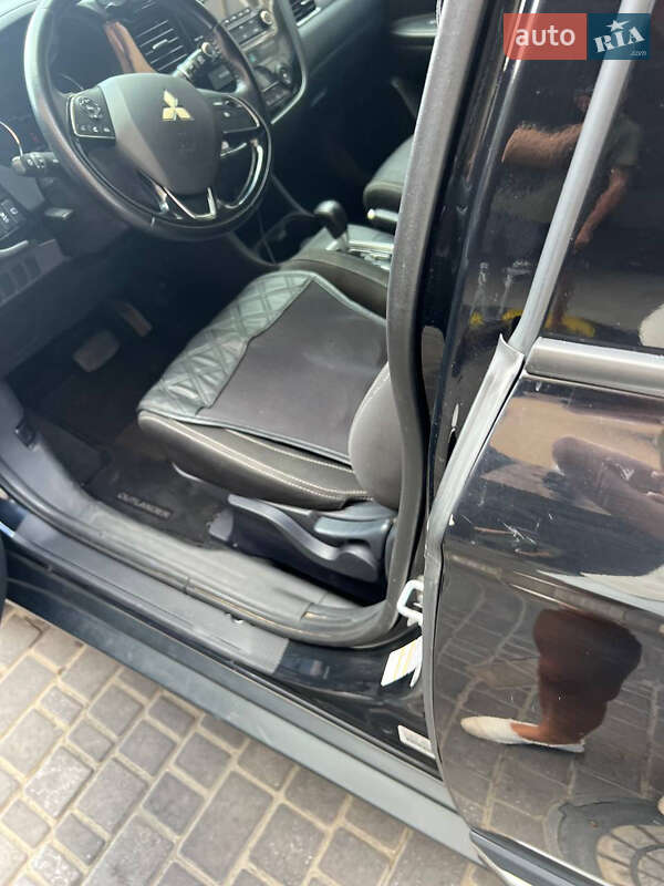 Позашляховик / Кросовер Mitsubishi Outlander 2016 в Первомайську фото 8 Позашляховик / Кросовер Mitsubishi Outlander 2016 в Первомайську