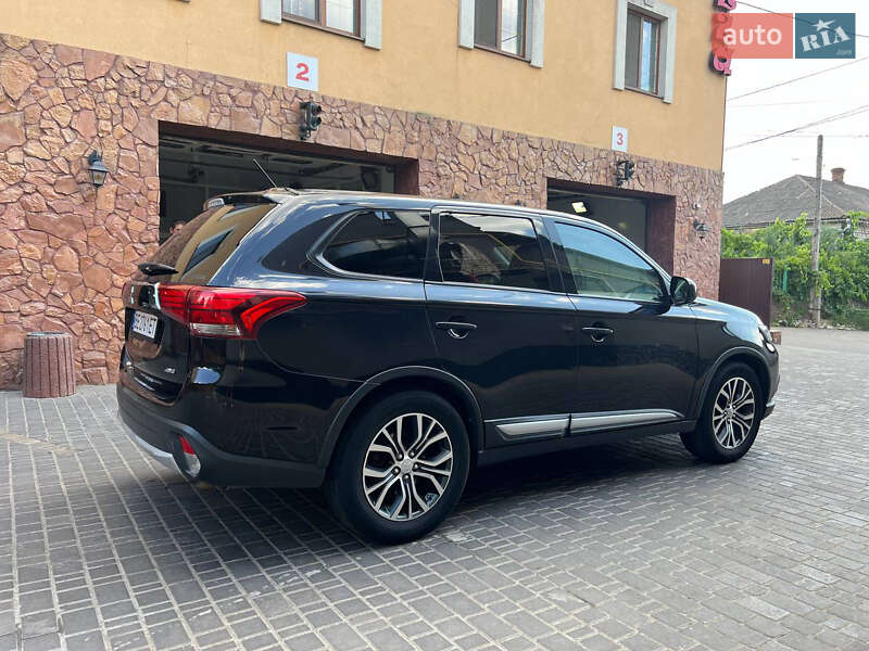 Позашляховик / Кросовер Mitsubishi Outlander 2016 в Первомайську фото 2 Позашляховик / Кросовер Mitsubishi Outlander 2016 в Первомайську