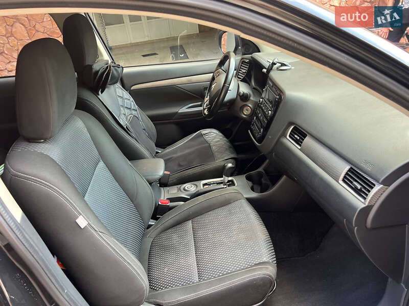 Позашляховик / Кросовер Mitsubishi Outlander 2016 в Первомайську фото 12 Позашляховик / Кросовер Mitsubishi Outlander 2016 в Первомайську