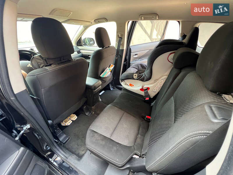 Позашляховик / Кросовер Mitsubishi Outlander 2016 в Первомайську фото 15 Позашляховик / Кросовер Mitsubishi Outlander 2016 в Первомайську