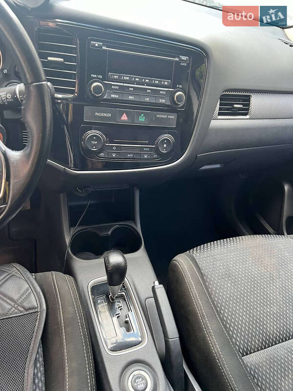 Позашляховик / Кросовер Mitsubishi Outlander 2016 в Первомайську фото 10 Позашляховик / Кросовер Mitsubishi Outlander 2016 в Первомайську