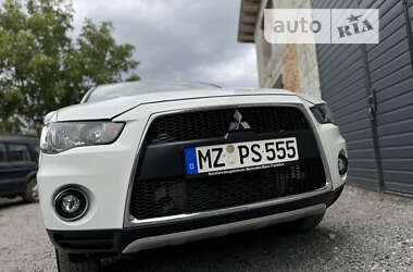 Внедорожник / Кроссовер Mitsubishi Outlander 2011 в Дубно