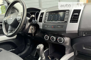 Внедорожник / Кроссовер Mitsubishi Outlander 2011 в Дубно