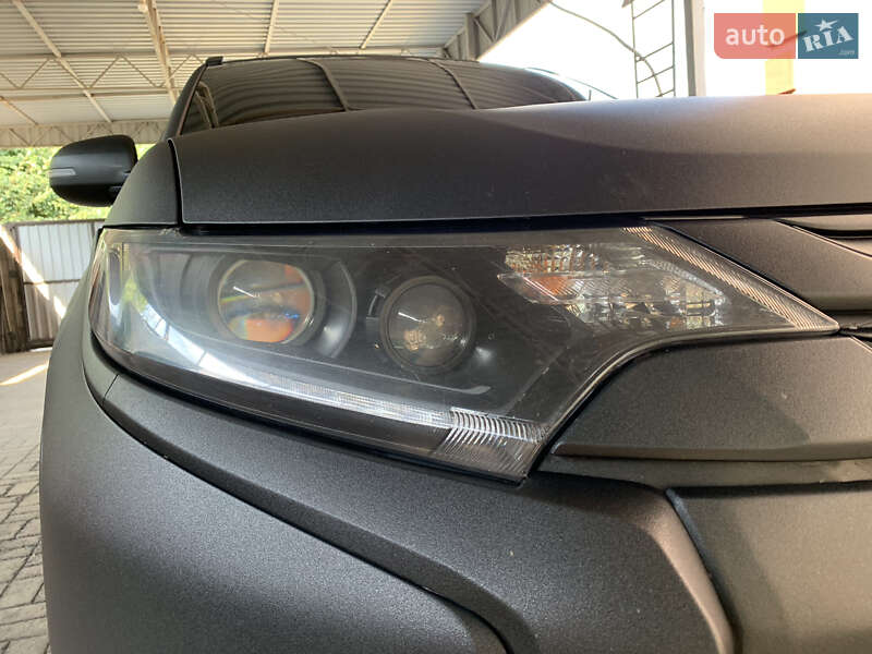 Позашляховик / Кросовер Mitsubishi Outlander 2016 в Запоріжжі