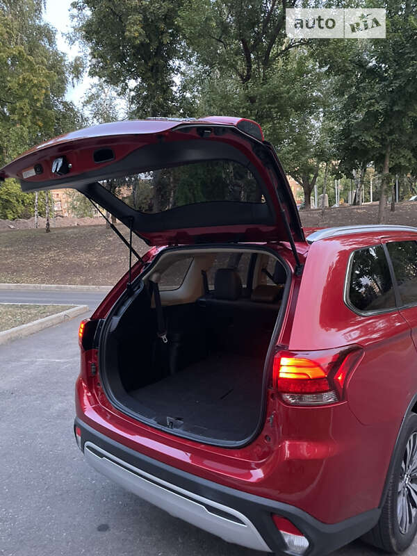 Внедорожник / Кроссовер Mitsubishi Outlander 2019 в Днепре