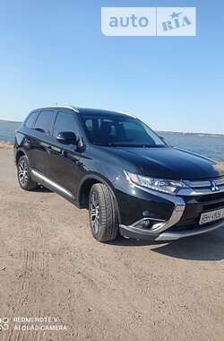 Внедорожник / Кроссовер Mitsubishi Outlander 2015 в Одессе