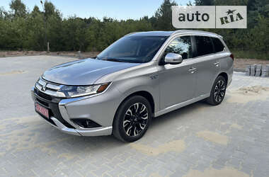 Внедорожник / Кроссовер Mitsubishi Outlander 2018 в Львове