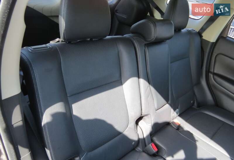 Позашляховик / Кросовер Mitsubishi Outlander 2015 в Кропивницькому