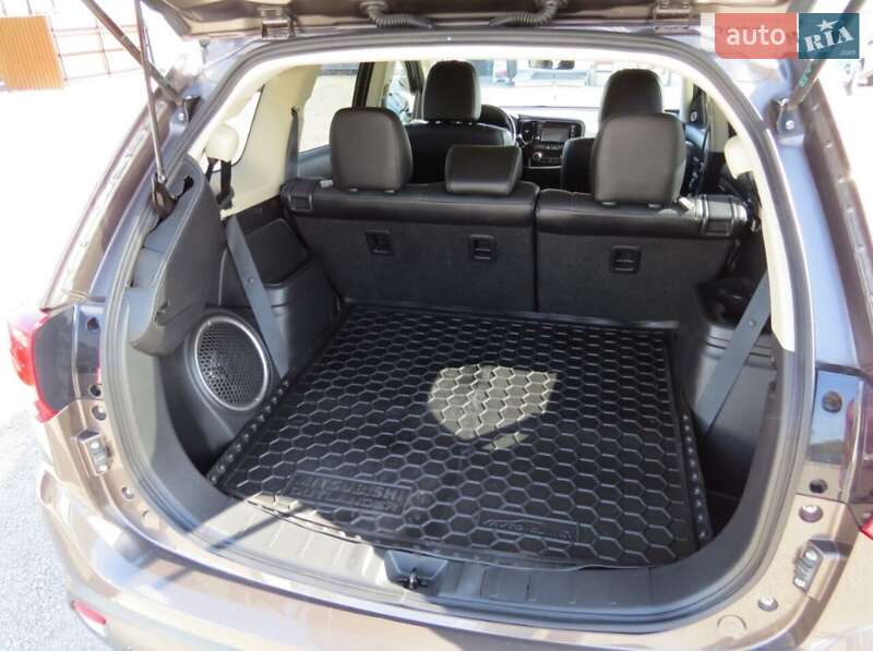 Позашляховик / Кросовер Mitsubishi Outlander 2015 в Кропивницькому