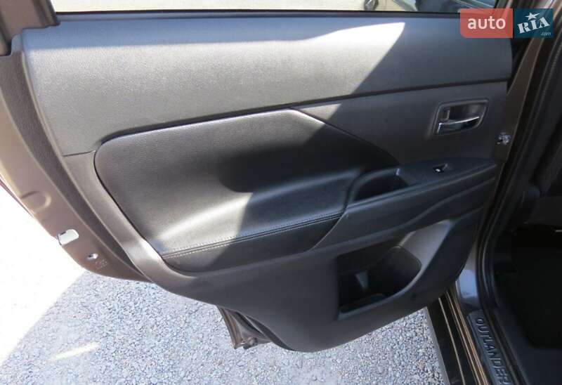 Позашляховик / Кросовер Mitsubishi Outlander 2015 в Кропивницькому