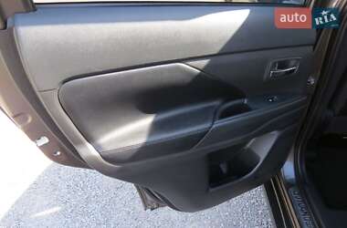 Внедорожник / Кроссовер Mitsubishi Outlander 2015 в 