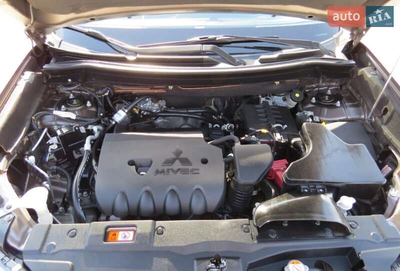 Позашляховик / Кросовер Mitsubishi Outlander 2015 в Кропивницькому