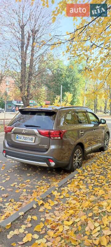 Позашляховик / Кросовер Mitsubishi Outlander 2015 в Кропивницькому