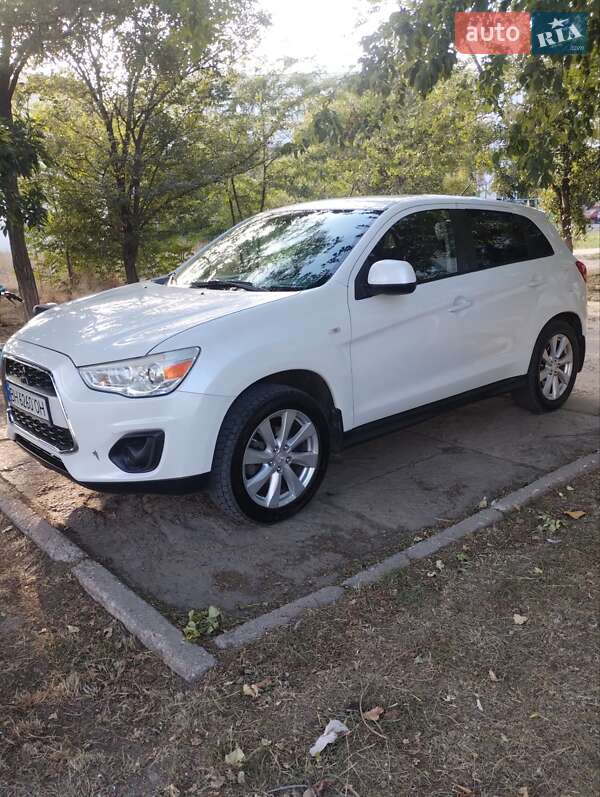 Позашляховик / Кросовер Mitsubishi Outlander 2013 в Кілії