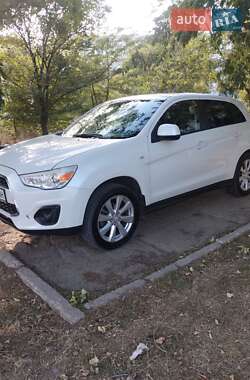 Внедорожник / Кроссовер Mitsubishi Outlander 2013 в 
