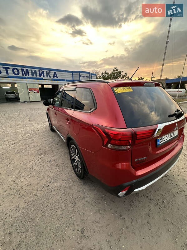 Позашляховик / Кросовер Mitsubishi Outlander 2015 в Вознесенську