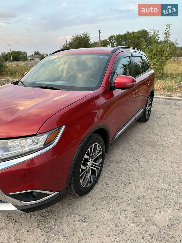 Позашляховик / Кросовер Mitsubishi Outlander 2015 в Вознесенську