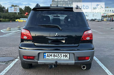 Внедорожник / Кроссовер Mitsubishi Outlander 2005 в 